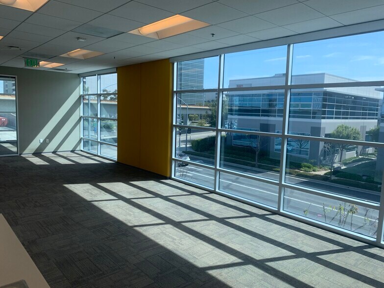 861-881 Parkview Dr N, El Segundo, CA à louer - Photo de l’immeuble – Image 2 sur 12