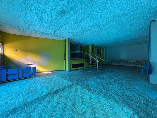 Plus de détails pour Local commercial à vendre