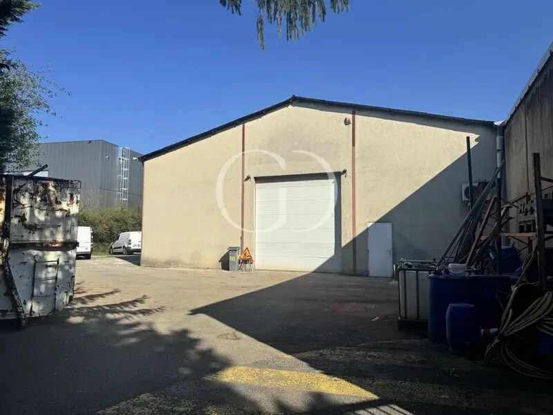 98 Rue Des Sources, Saint-Genis-Laval à louer Photo de l’immeuble– Image 1 sur 8