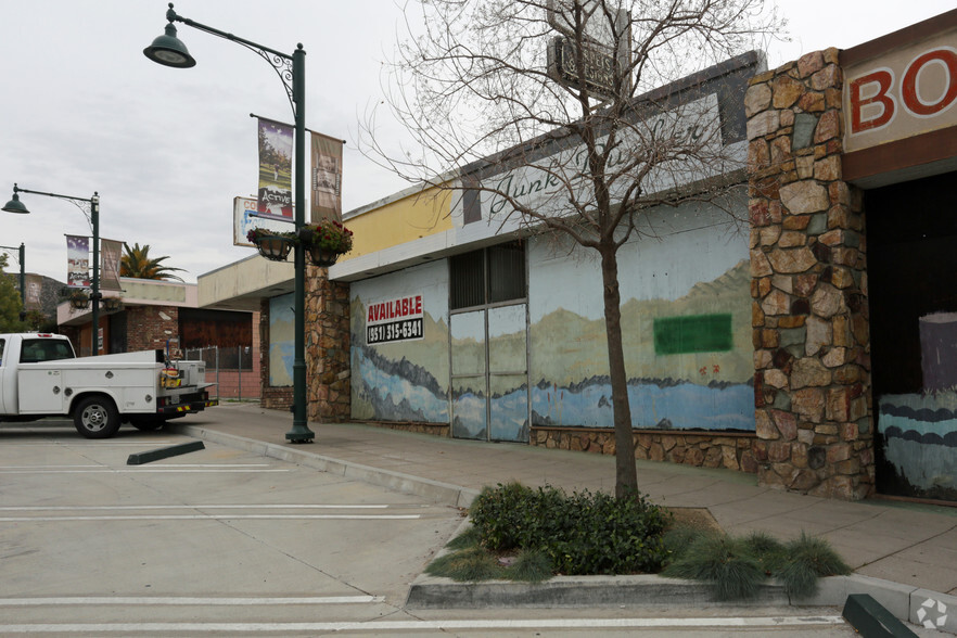 35165-35167 Yucaipa Blvd, Yucaipa, CA à vendre - Photo de l’immeuble – Image 2 sur 3