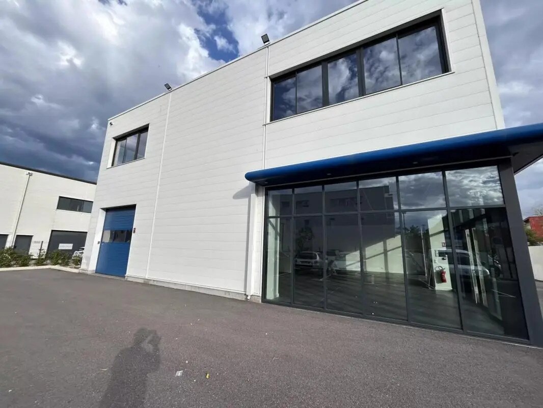 Local commercial dans Fréjus à louer Photo de l’immeuble– Image 1 sur 6