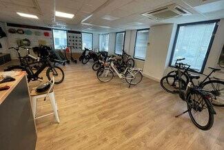 Plus de détails pour Bureau, Local d'activités à louer