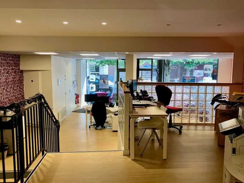 Bureau dans Montreuil à vendre - Photo de l’immeuble – Image 1 sur 5