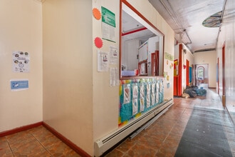 527 Eastern Pky, Brooklyn, NY à louer Photo intérieure– Image 2 sur 8