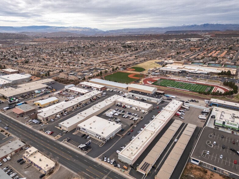 677 N 3050 E, Saint George, UT à louer - Photo de l’immeuble – Image 3 sur 7