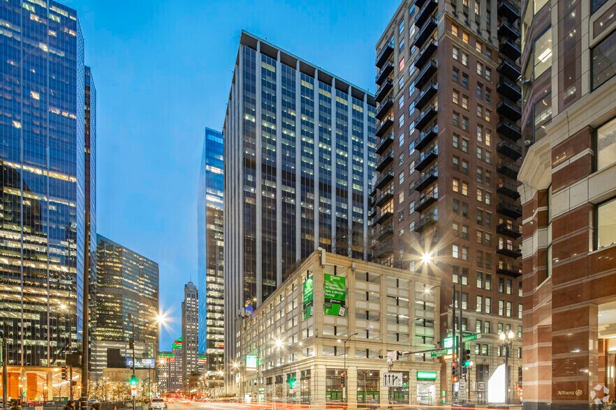 225 W Randolph St, Chicago, IL à louer - Photo de l’immeuble – Image 2 sur 5