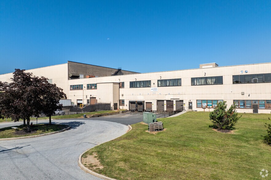 2000-2009 Elmwood Ave, Sharon Hill, PA à louer - Photo de l’immeuble – Image 2 sur 11