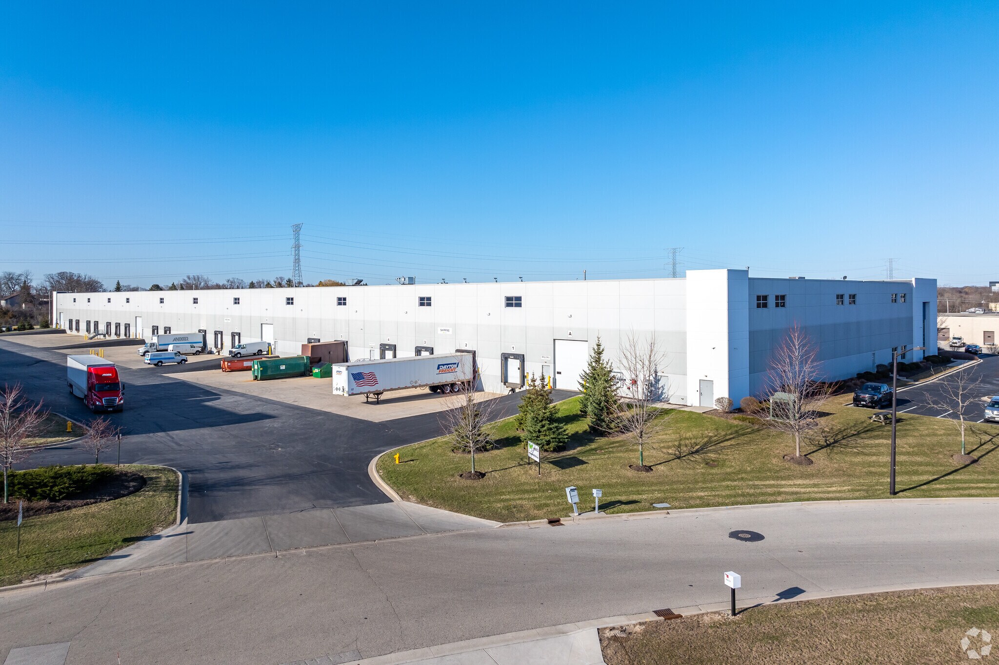 N59 W13855 Manhardt Dr, Menomonee Falls, WI à louer Photo de l’immeuble– Image 1 sur 6