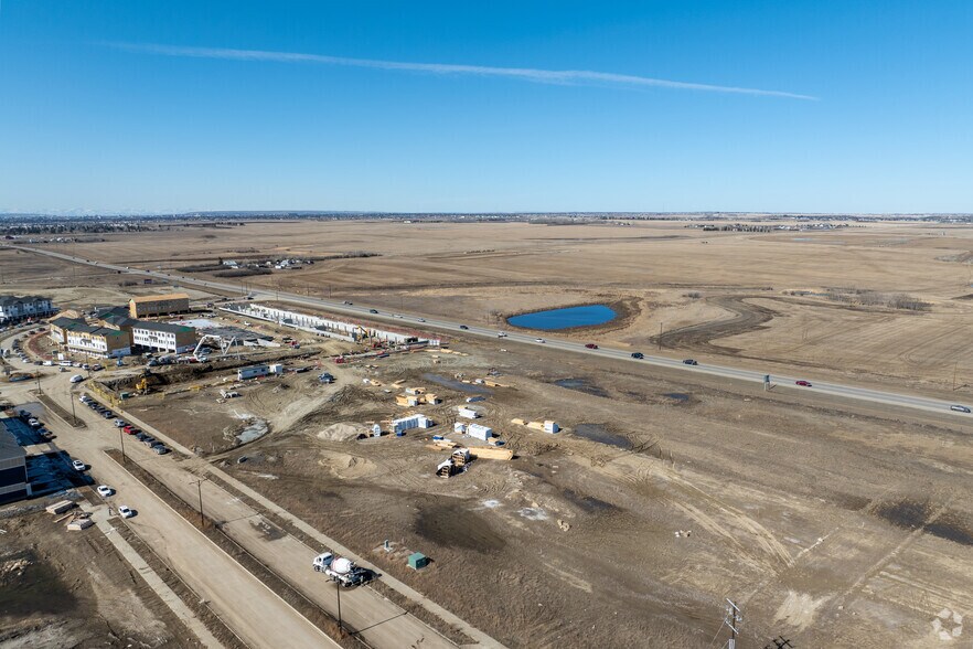 1 Merganser Dr W, Chestermere, AB à louer - Photo de l’immeuble – Image 2 sur 4