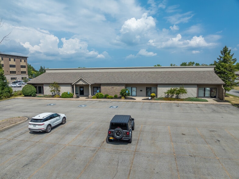 121 Erie Canal Dr, Rochester, NY à vendre - Photo principale – Image 1 sur 28