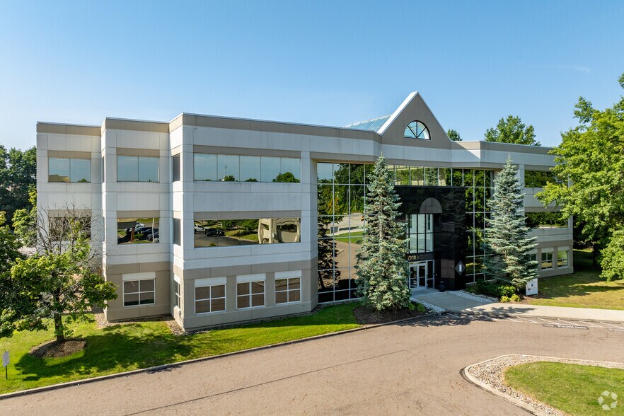 202 Montrose West Ave, Akron, OH à louer - Photo principale – Image 2 sur 5