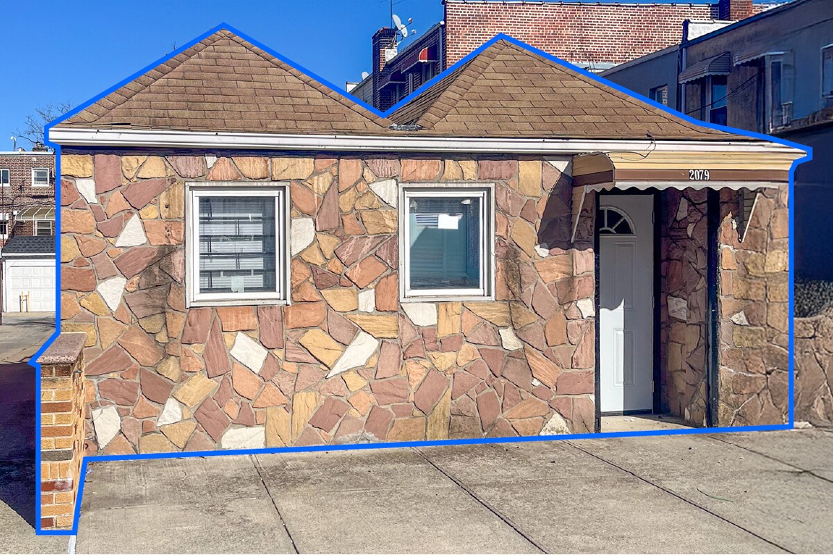 2079 Coyle St, Brooklyn, NY à louer Photo de l’immeuble– Image 1 sur 7