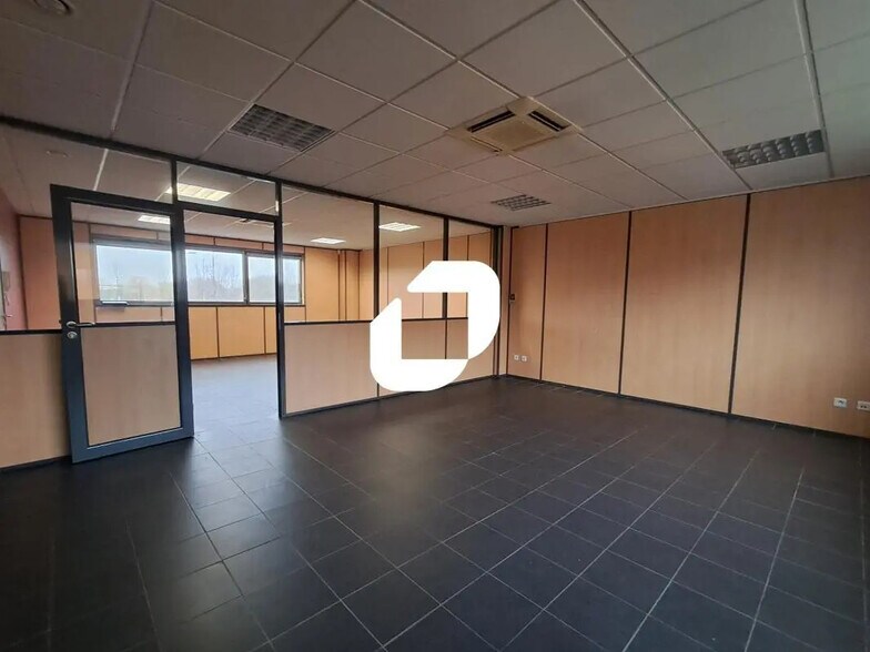 Bureau dans Armentières à louer - Photo de l’immeuble – Image 3 sur 8