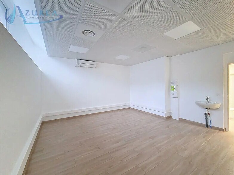 Bureau dans Contes à vendre - Photo intérieure – Image 3 sur 5