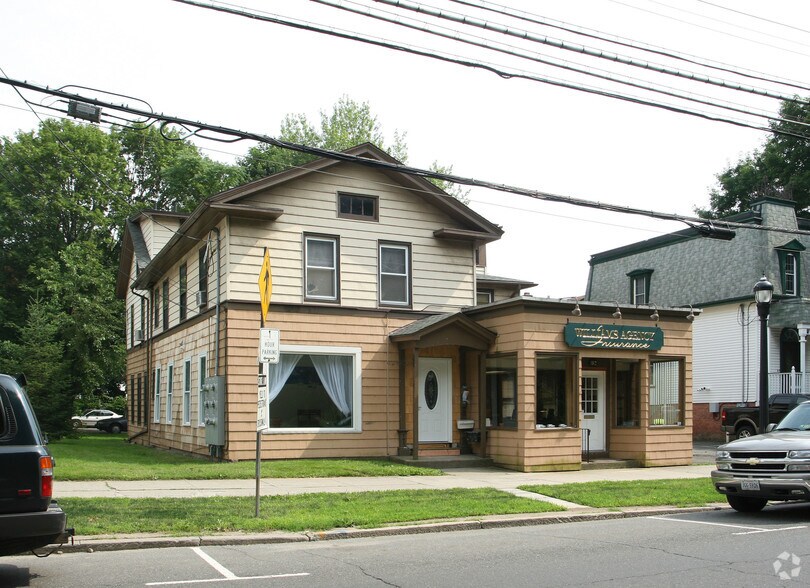 142-150 Broad St, Milford portefeuille de 2 biens à vendre sur LoopNet.fr - Photo principale – Image 2 sur 7