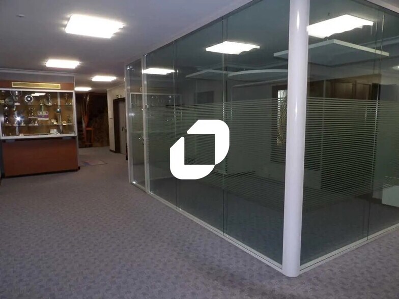 Bureau dans Mantes-la-Jolie à vendre - Photo de l’immeuble – Image 2 sur 8