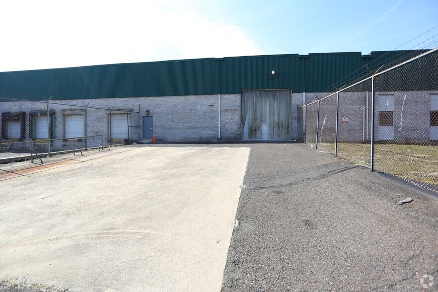 3161 State Rd, Bensalem, PA à louer - Photo de l’immeuble – Image 3 sur 6