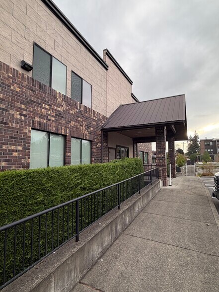 1002 39th Ave SW, Puyallup, WA à louer - Photo de l’immeuble – Image 2 sur 18