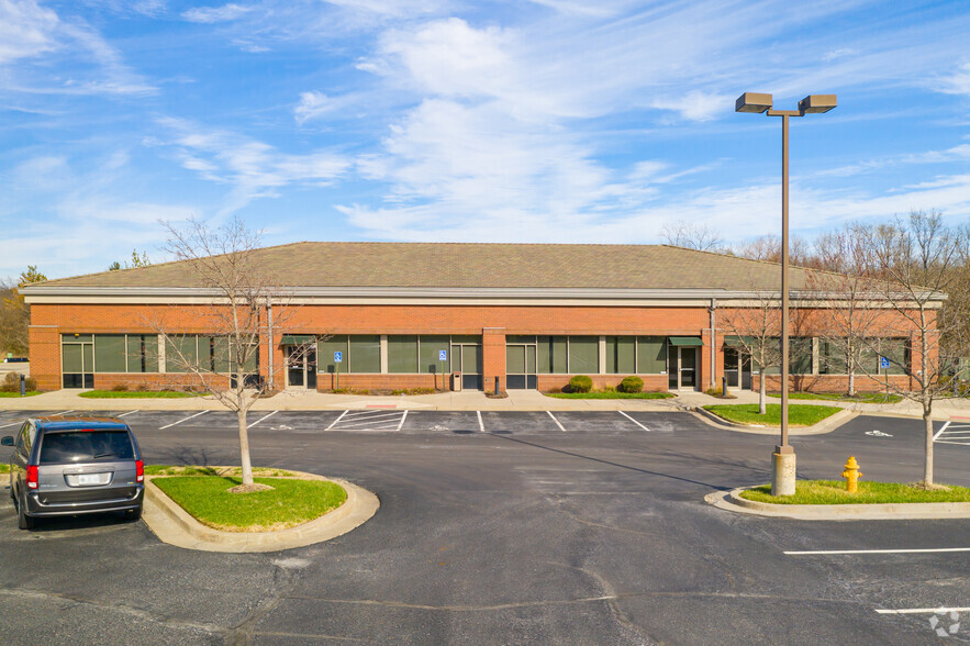 13621 S Mur Len Rd, Olathe, KS à vendre - Photo de l’immeuble – Image 3 sur 5