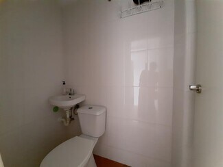 Plus de détails pour Local commercial à louer