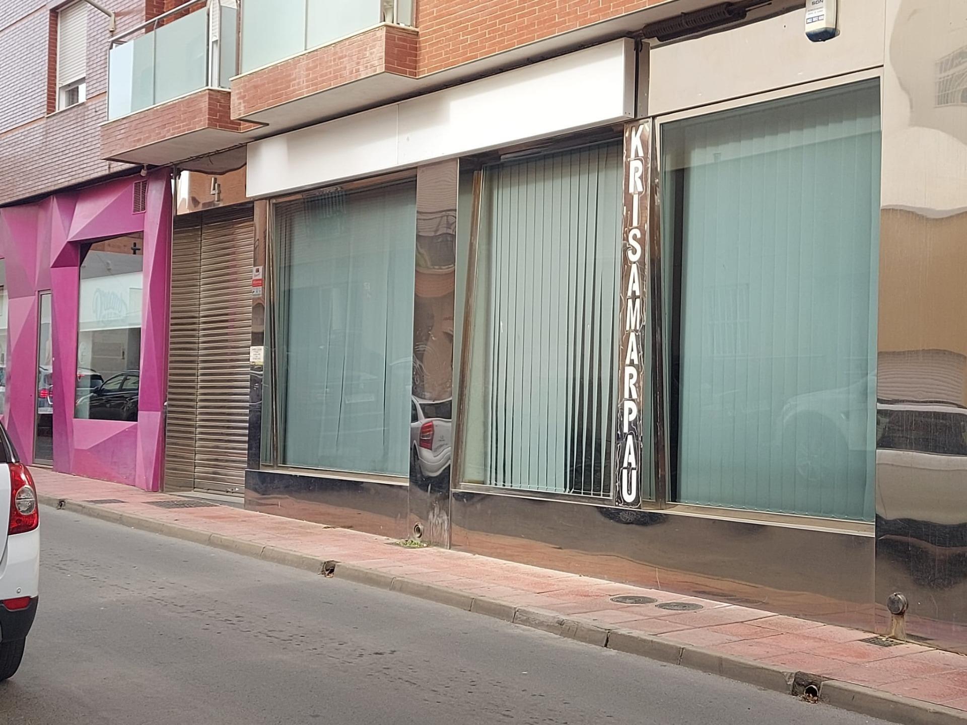 Local commercial dans El Ejido, Almería à vendre Photo de l’immeuble– Image 1 sur 18