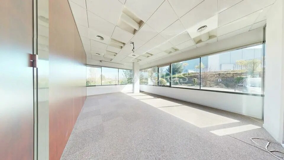 Bureau dans Champagne-au-Mont-d'Or à vendre - Photo intérieure – Image 2 sur 17