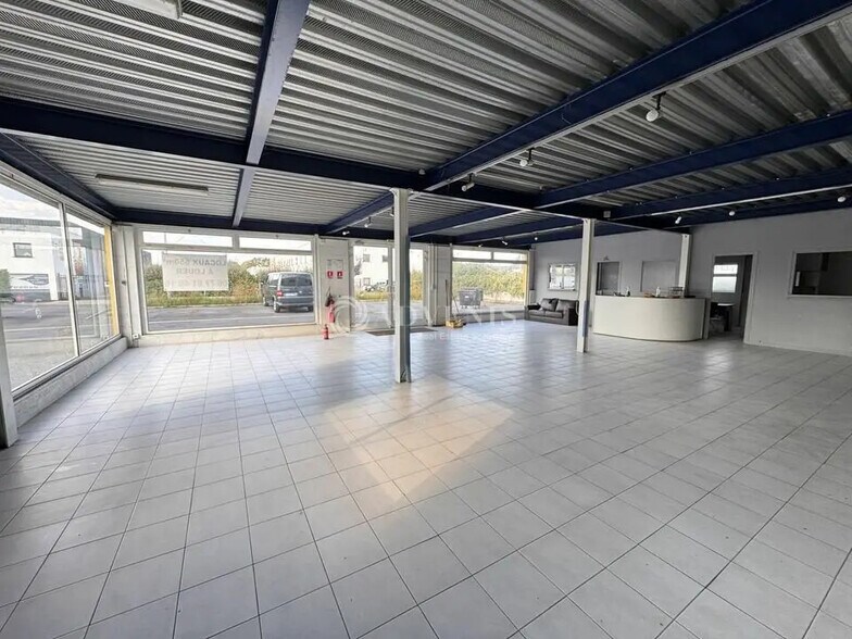 Local d’activités dans Gretz-Armainvilliers à louer - Photo de l’immeuble – Image 3 sur 3