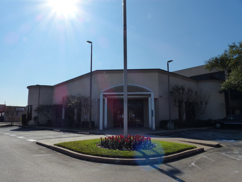 1035 Dairy Ashford Rd, Houston, TX à louer - Photo de l’immeuble – Image 2 sur 15