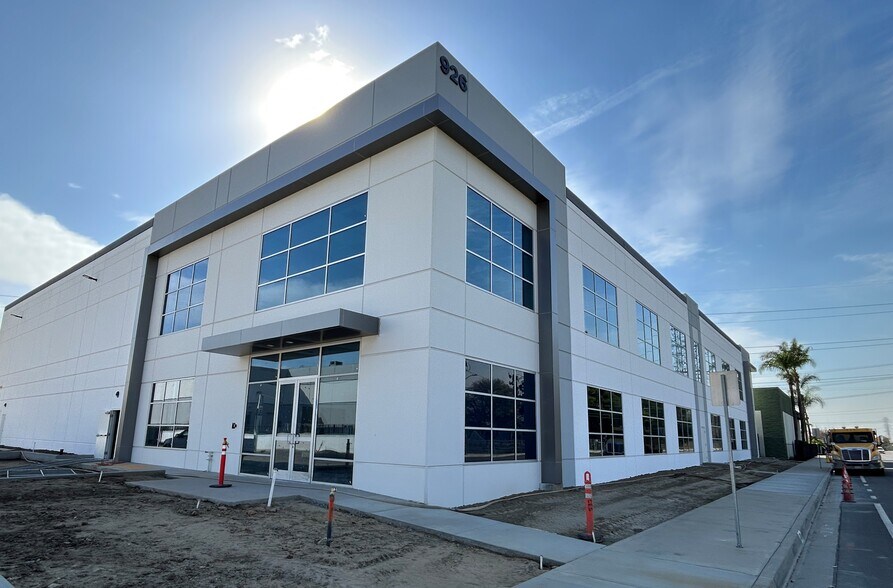 926 Durfee Ave, South El Monte, CA à louer - Photo de l’immeuble – Image 2 sur 3