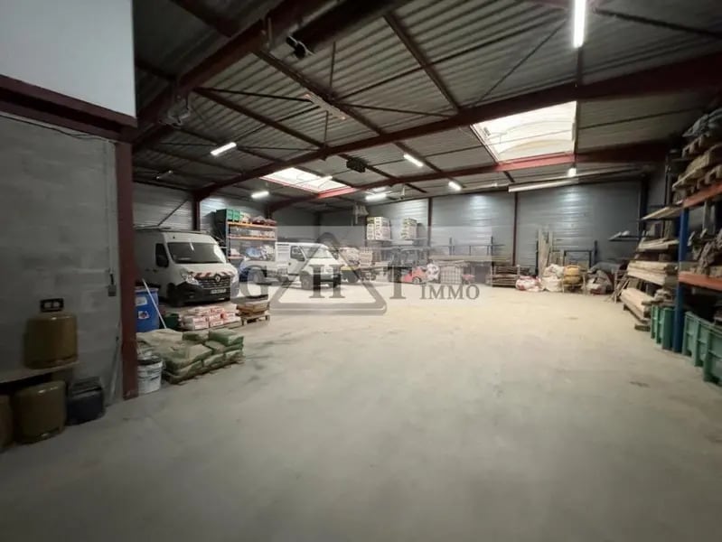 Industriel/Logistique dans Vert-Saint-Denis à vendre Photo de l’immeuble– Image 1 sur 14
