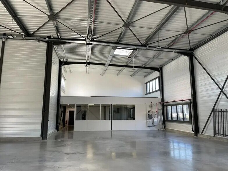 Bureau dans Saint-Priest à louer - Photo de l’immeuble – Image 3 sur 12