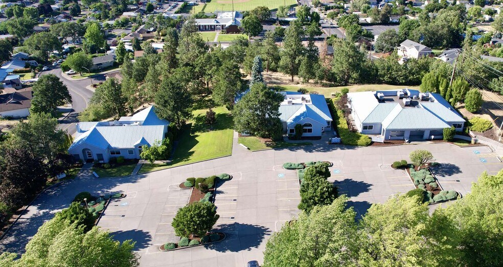 1825 E 19th St, The Dalles, OR à vendre - Photo de l’immeuble – Image 3 sur 8