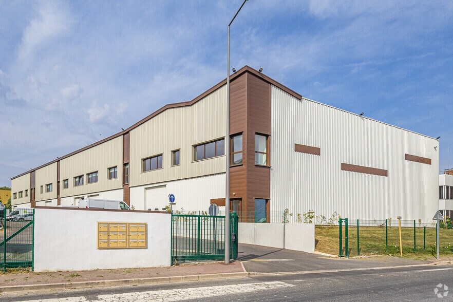 23 Rue Des Beaux Soleils, Osny à louer - Photo principale – Image 1 sur 2