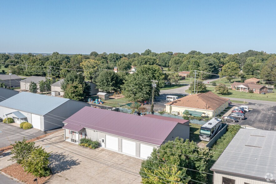 1811 Alpine Dr, Clarksville, TN à louer - Photo de l’immeuble – Image 3 sur 15