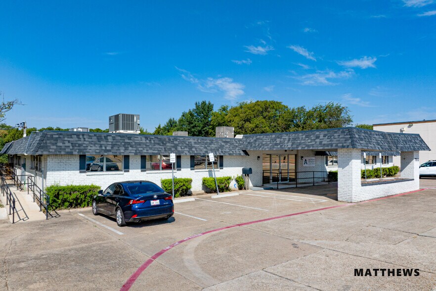 703 S Cedar Ridge Dr, Duncanville, TX à vendre - Photo de l’immeuble – Image 2 sur 3