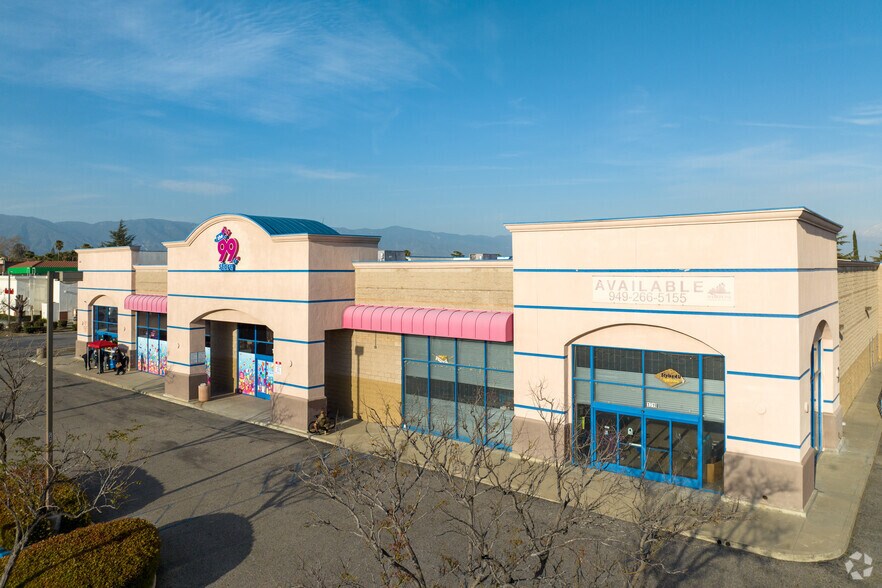 1321 W Foothill Blvd, Rialto, CA à louer - Photo de l’immeuble – Image 2 sur 7