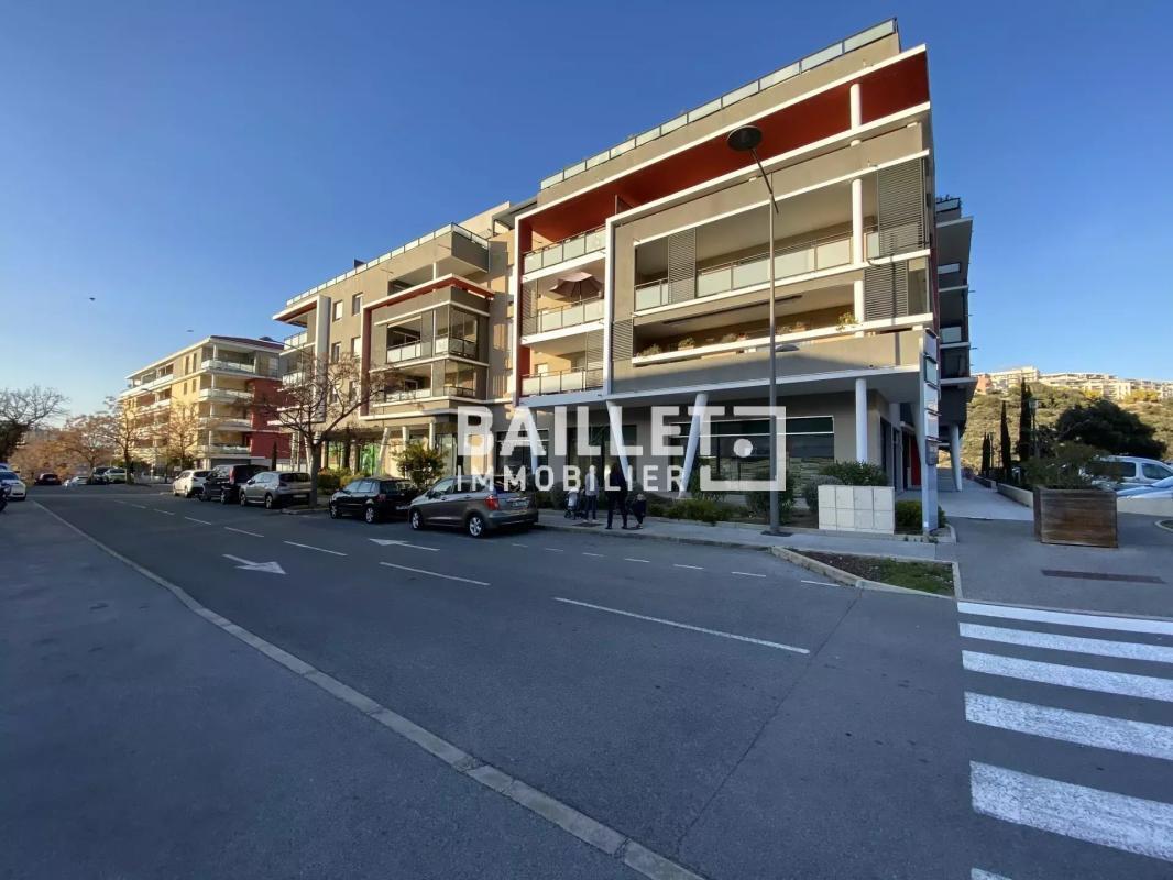 Local commercial dans Saint-Raphaël à louer Photo de l’immeuble– Image 1 sur 13
