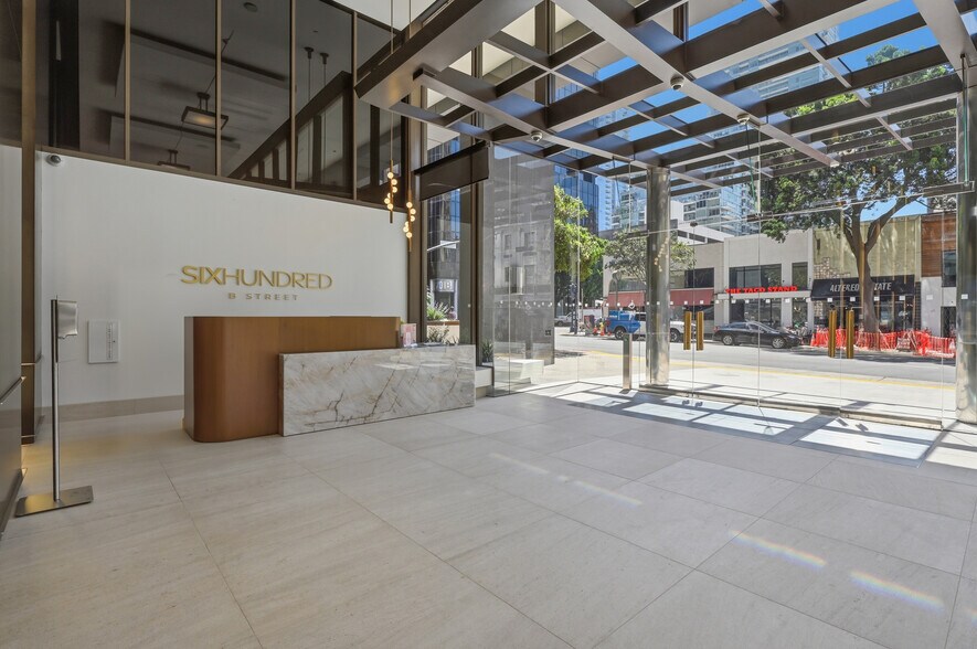 600 B St, San Diego, CA à louer - Hall d’entrée – Image 2 sur 11