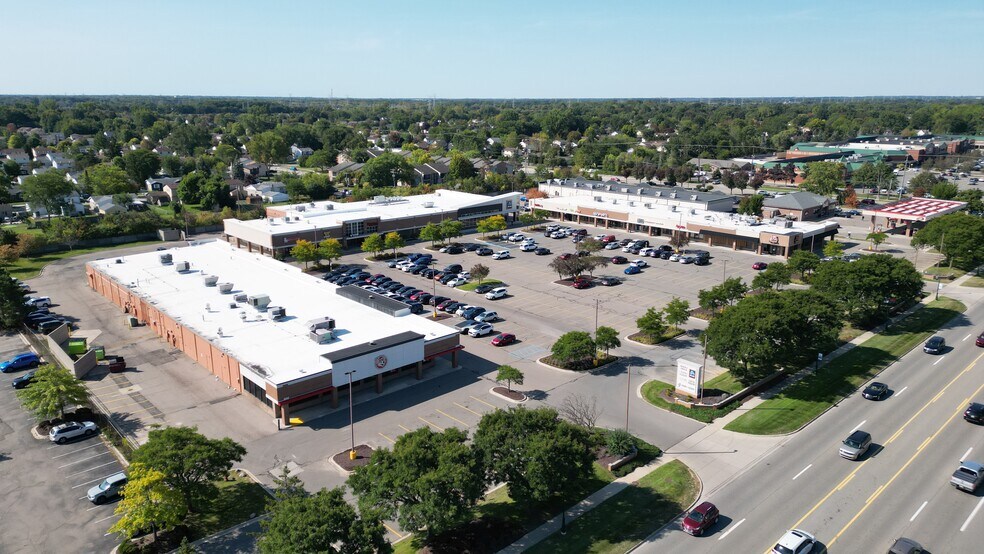 42001-42089 Ford Rd, Canton Township, MI à louer - Photo principale – Image 1 sur 25