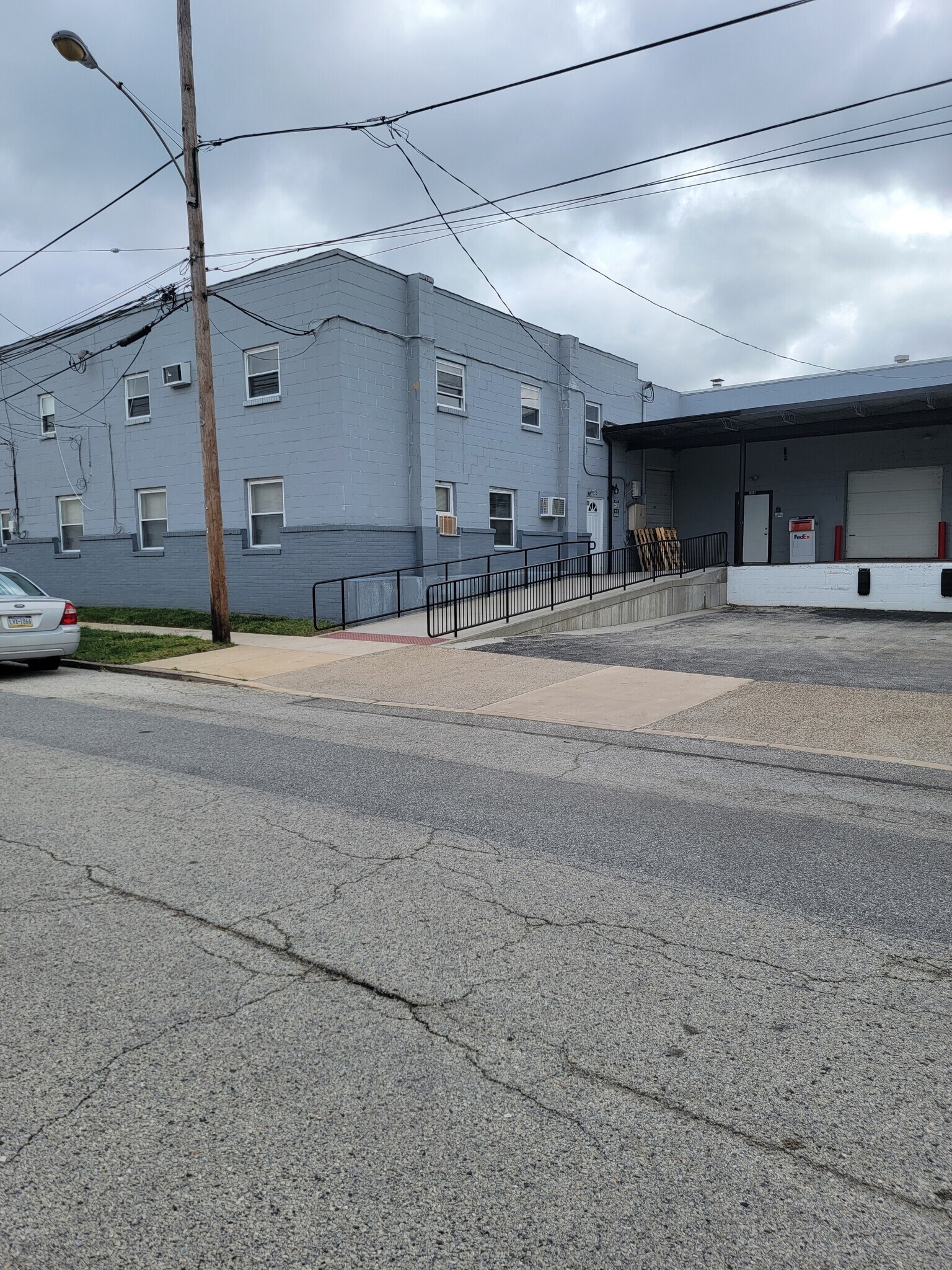 100 Erickson Ave, Essington, PA à louer Photo principale– Image 1 sur 11