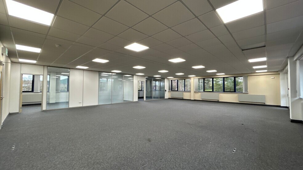 2 Wilmslow Rd, Wilmslow à louer - Photo de l’immeuble – Image 3 sur 18