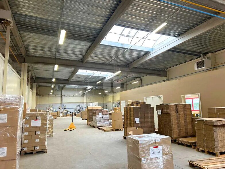Local d’activités dans Seclin à louer - Photo de l’immeuble – Image 3 sur 5