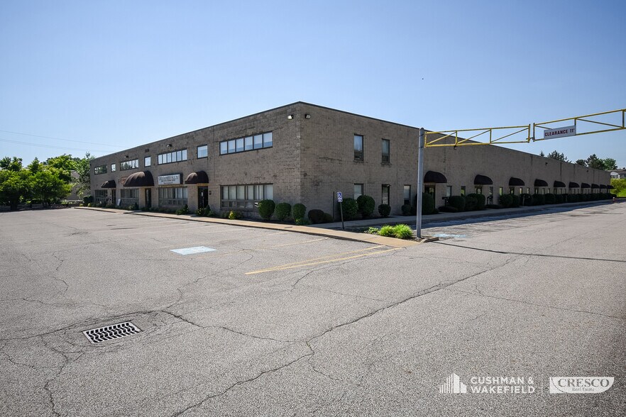 26210 Emery Rd, Warrensville Heights, OH à louer - Photo de l’immeuble – Image 3 sur 5
