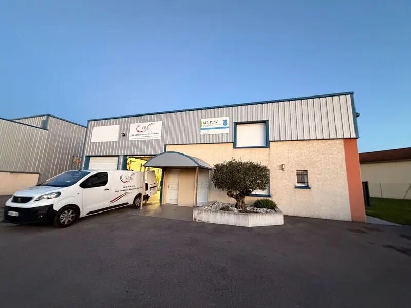 Local d'activités dans Crémieu à vendre Photo de l’immeuble– Image 1 sur 10