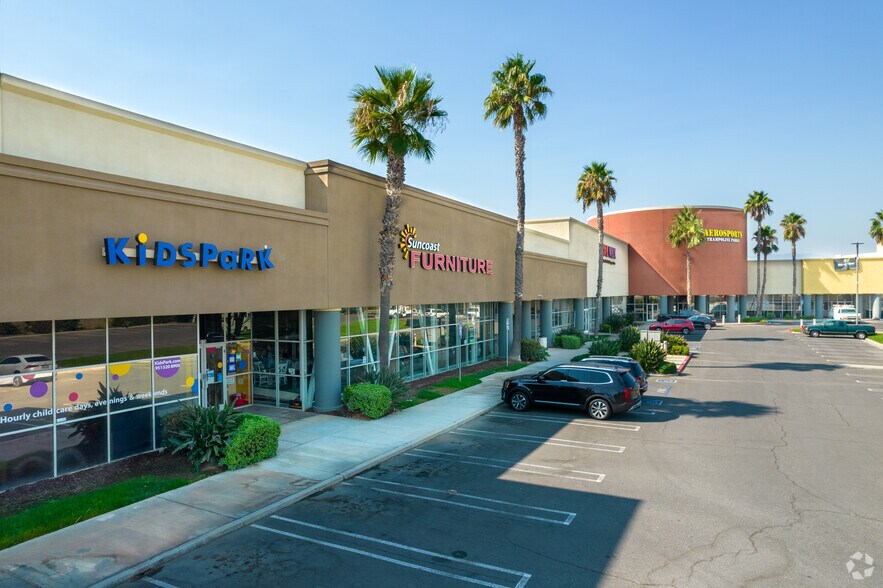 275-280 Teller St, Corona, CA à louer - Photo de l’immeuble – Image 2 sur 7