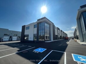 5266 Solar Dr, Mississauga, ON à louer Photo de l’immeuble– Image 1 sur 6