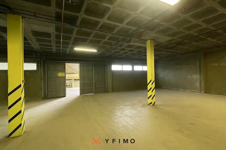 Local d’activités dans Juziers à louer - Photo de l’immeuble – Image 2 sur 4