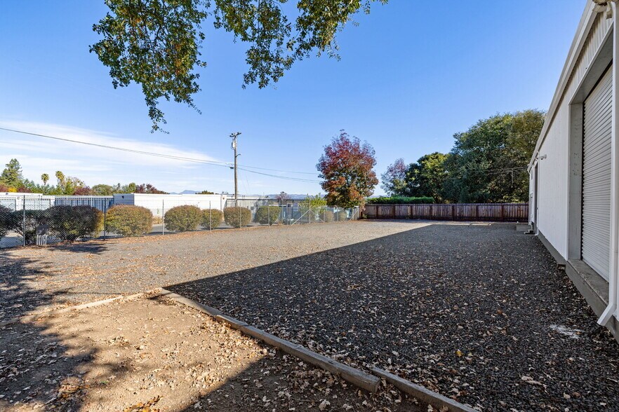833 Gravenstein Hwy S, Sebastopol, CA à vendre - Photo de l’immeuble – Image 3 sur 31