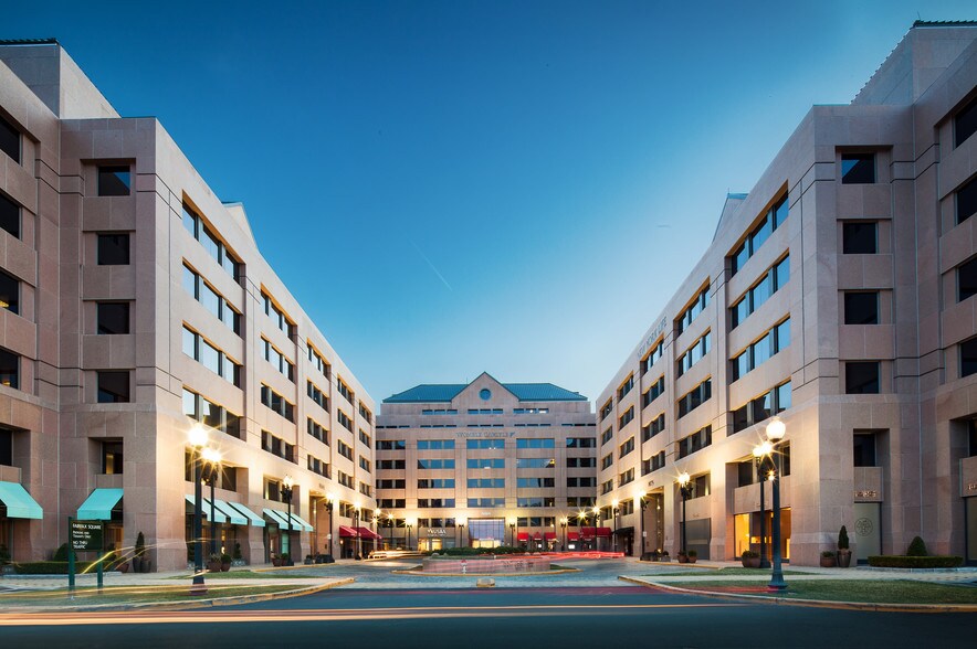 8065 Leesburg Pike, Vienna, VA à louer - Photo de l’immeuble – Image 2 sur 9