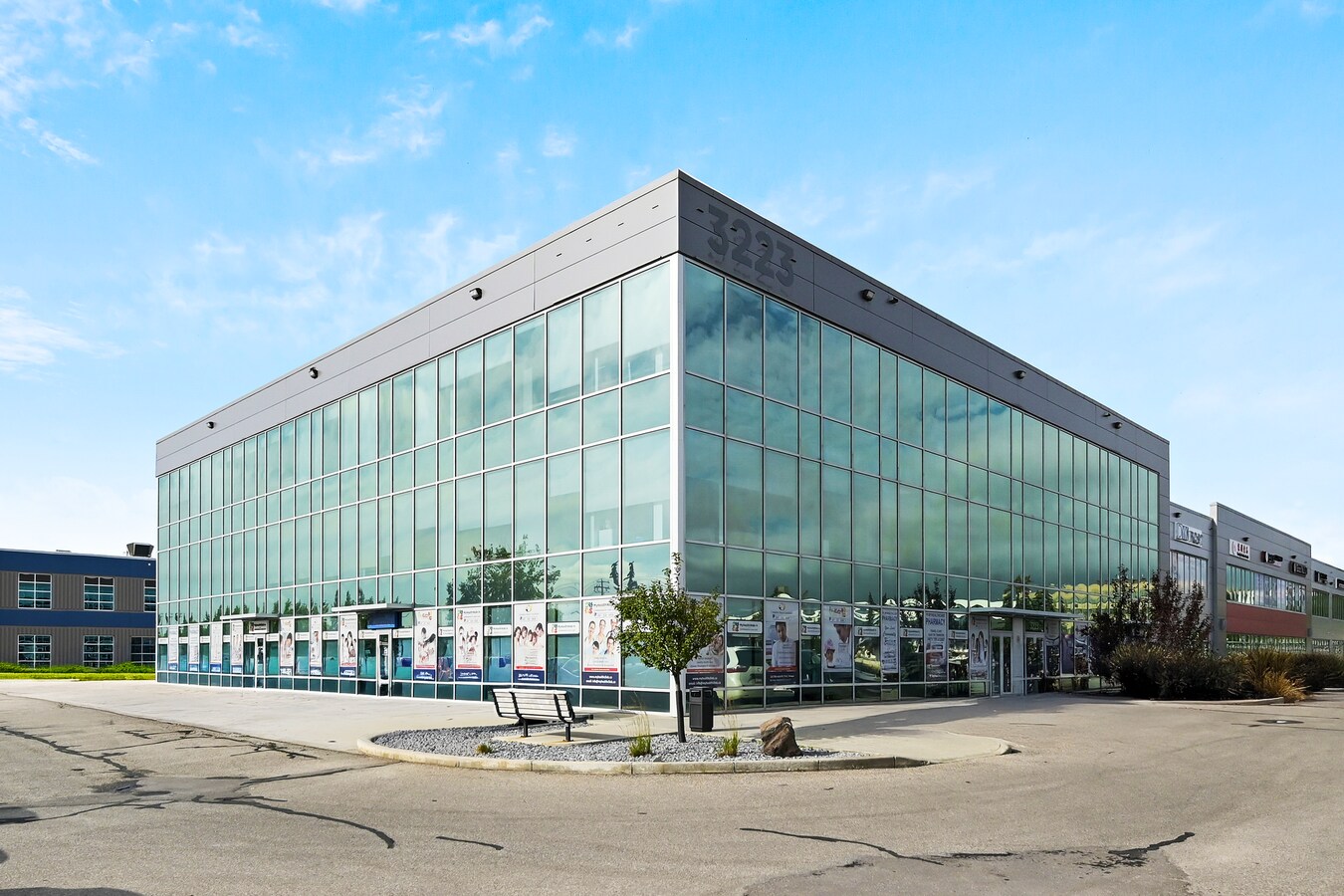 3105-3223 5 Ave NE, Calgary, AB T2A 6E9 - Lot 305 -  - Photo intérieure - Image 1 of 8